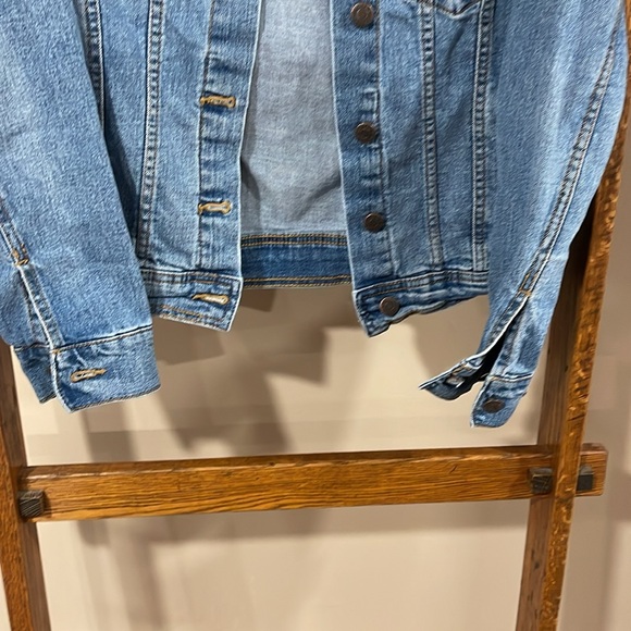 Woman’s BlueJean Jacket - Picture 3 of 7